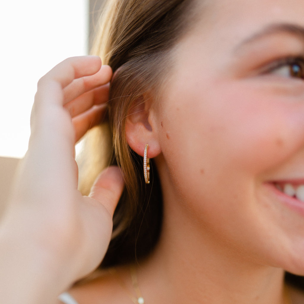 The Verona Pavé Oval Huggies