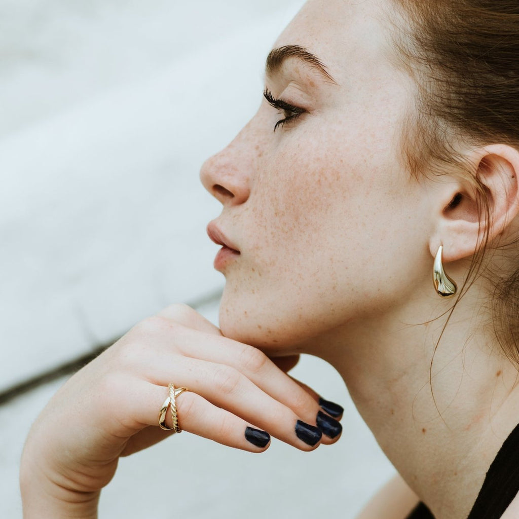 The Hawthorn Twistline Ring